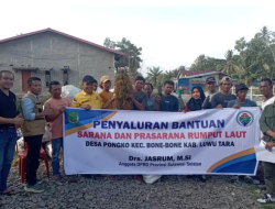 Jasrum Salurkan 17,4 Ton Bibit Rumput Laut untuk Petani Desa Pongko